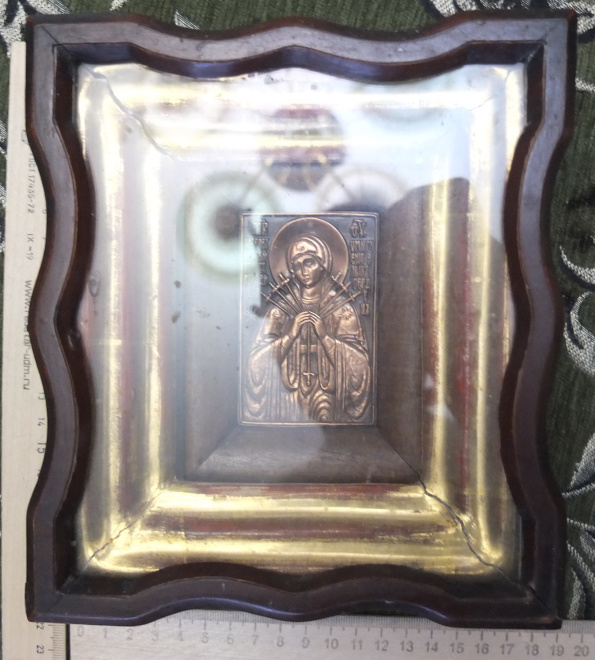 меднолитая икона Божия Матерь Умягчение Злых сердец в старинном киоте