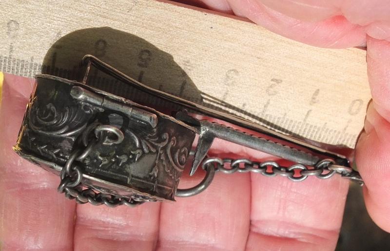 серебряная шкатулка в форме мандолины, 19 в фото 3