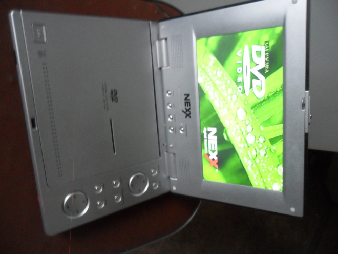 портативный DVD-плеер   NEXX NDV-7100  с  TV  и FM тюнером