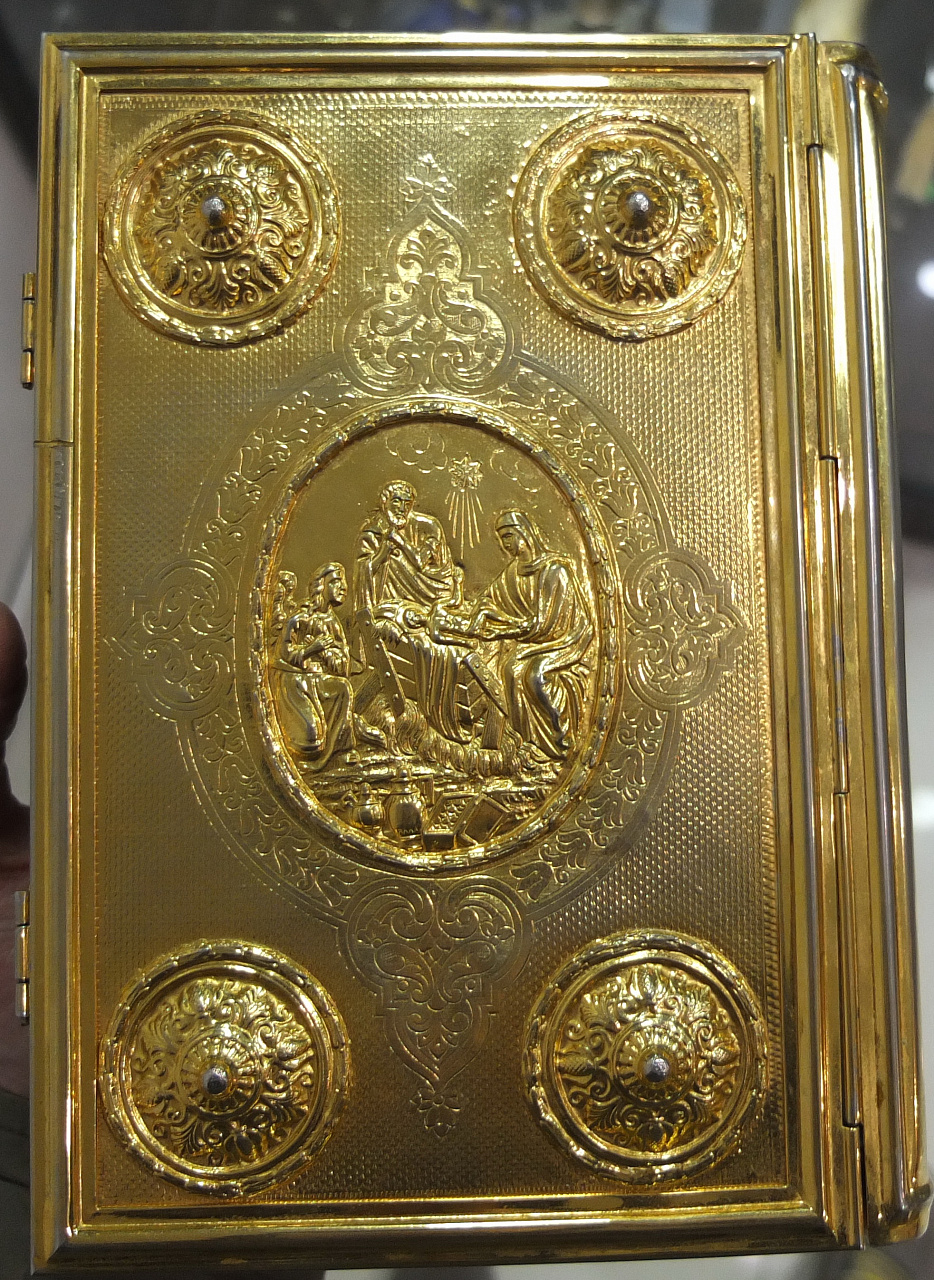 церковная книга Святое Евангелие, латунный оклад ,золочение и крест мощевик, латунь золоче фото 3