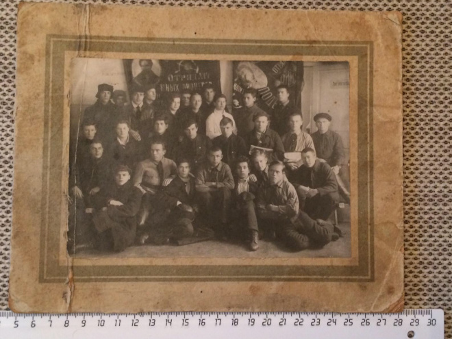 Фото "4 бюро юных пионеров" 1920-1930 года 
