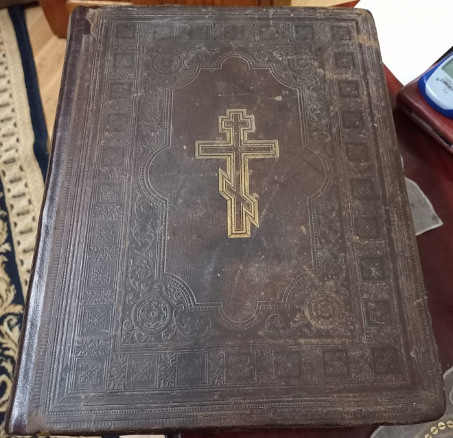 церковная книга Библия, большая, вес 5 кг, кожаный переплёт, 19 век