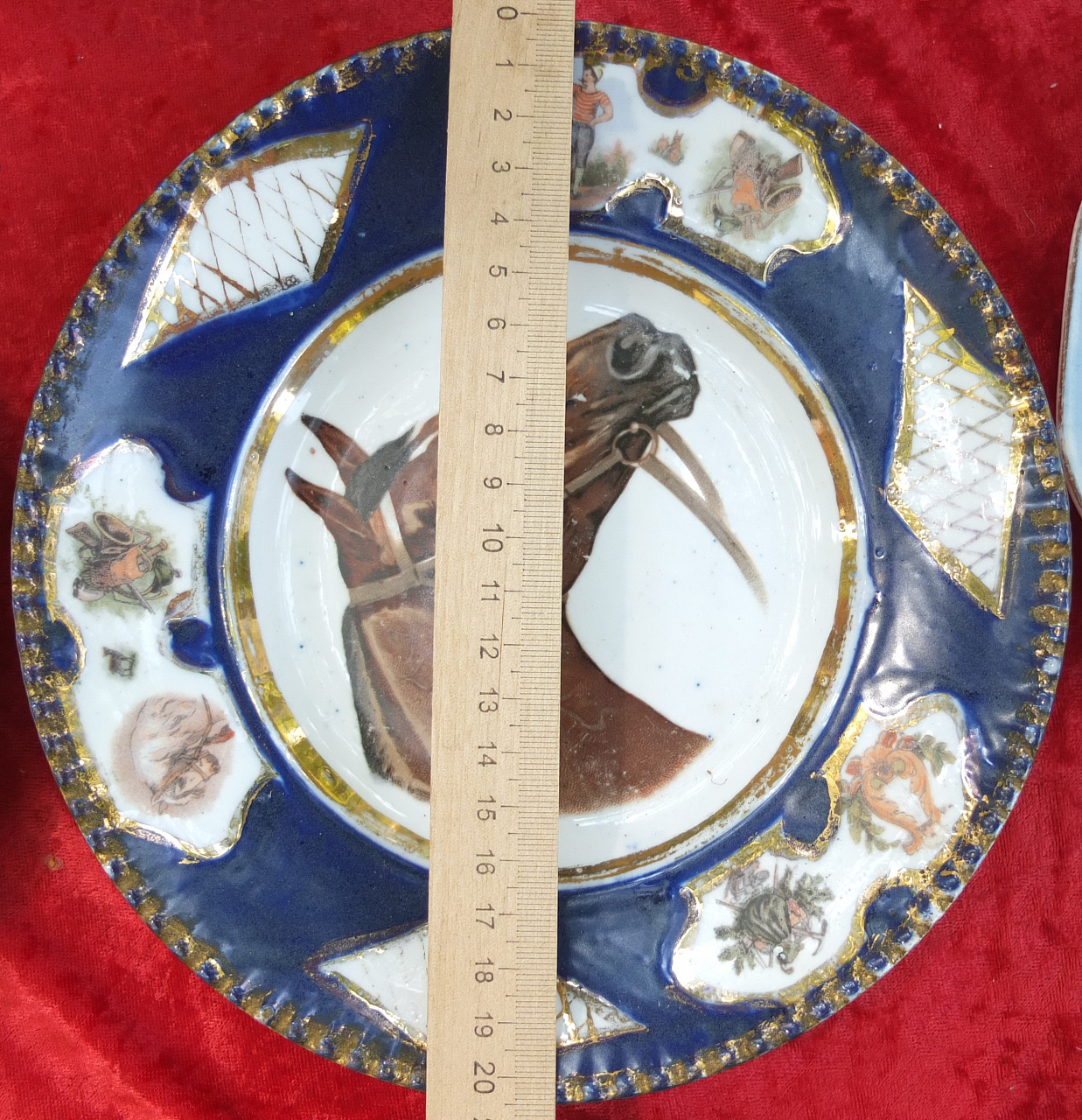 фарфоровая тарелка Лошадь, фарфор Мейсен, старинная, коллекционная фото 2