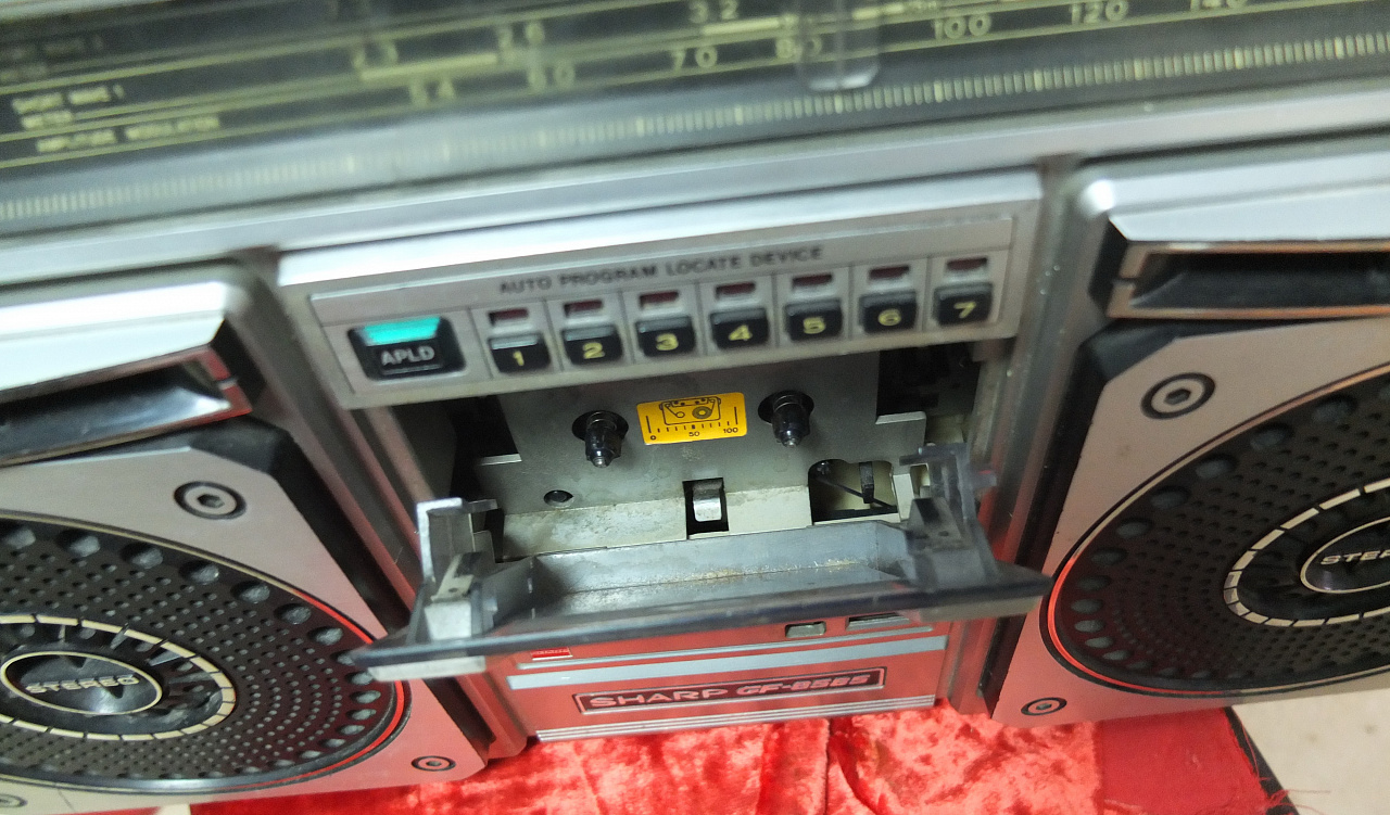 однокассетный магнитофон Sharp , модель GF 8585 , рабочий фото 4