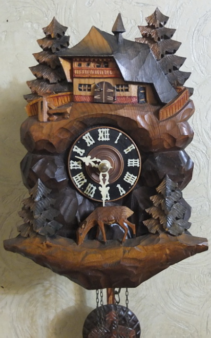 часы Кукушка,деревянный корпус, ручная резьба по дереву, Германия, фирма  Frohlich , стари