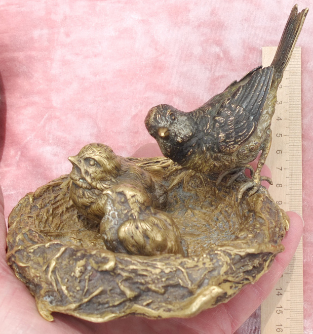 бронзовая статуэтка Гнёздышко с птенцами, венская бронза, старая