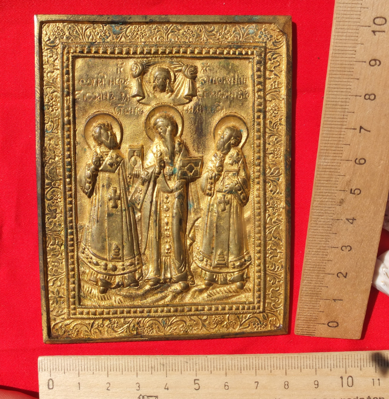 меднолитая икона Иоанн Златоуст, Василий и Григорий ,золочение, 19 век