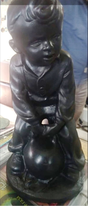 чугунная статуэтка Мальчик с гирей, Касли, 1958 год