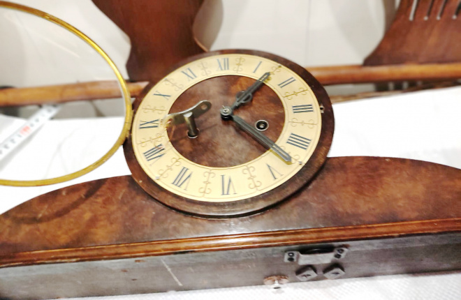 часы настольные Junghaus , в деревянном корпусе, Германия, первая  половина 20 века, рабоч