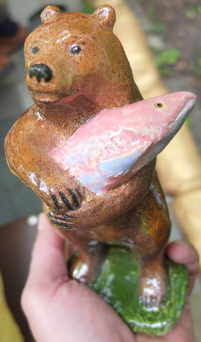 авторская керамическая статуэтка Медведь с рыбой, в одном экземпляре фото 5