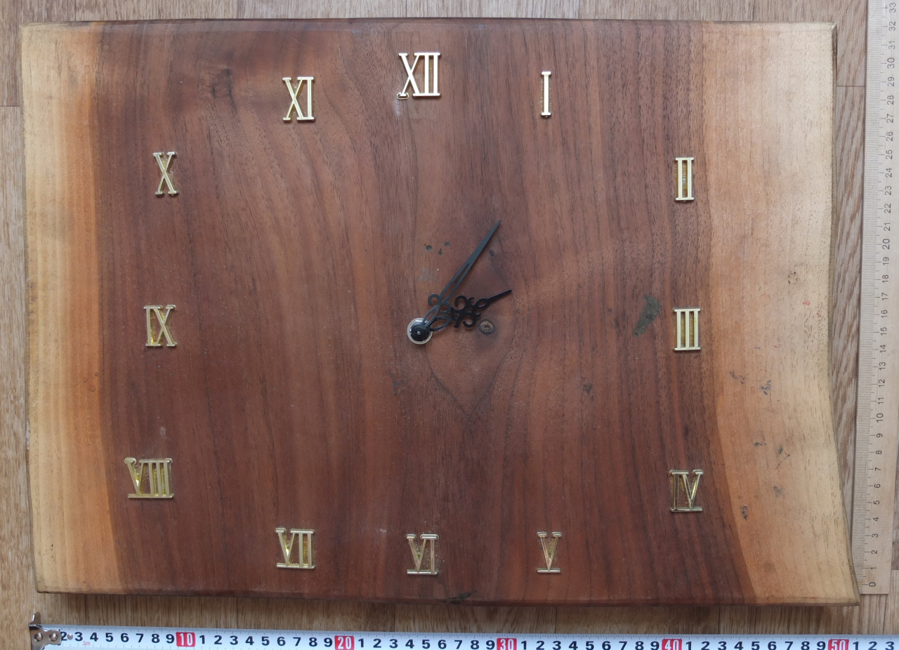 часы настенные дачные на натуральной деревянной доске, ручная авторская работа