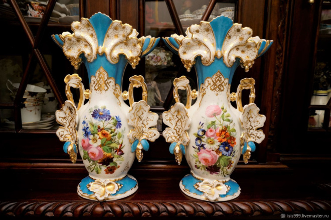 Old Paris 1870 г. "Ускользающая красота" парные вазы 