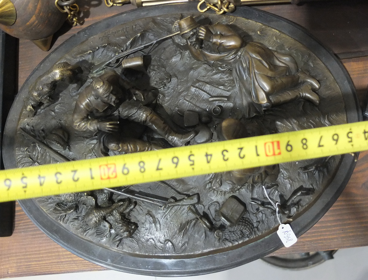 бронзовая скульптура Охотники на привале, современная бронза фото 4