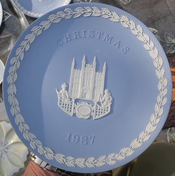 тарелка настенная Wedgewood , Рождество 1987 год, фарфор бисквит, ручная лепка