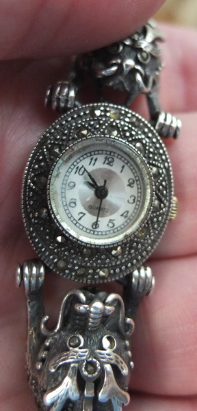 серебряные часы наручные женские Дракон, кварц