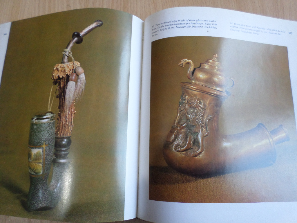 Книга о табаке и трубках-Tobacco, snuff boxes and pipes Lutz Libert  фото 2