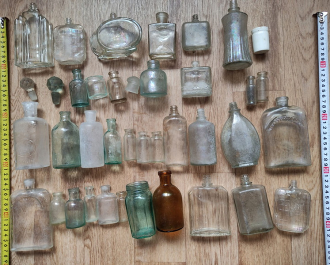стеклянные флаконы парфюм, пузырьки, коллекция, старинные