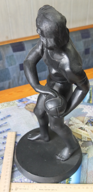 чугунная статуэтка каслинская Волейболистка, Касли