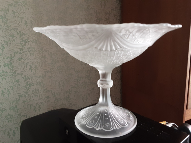 Старинная ваза из матового стекла до 1917г.