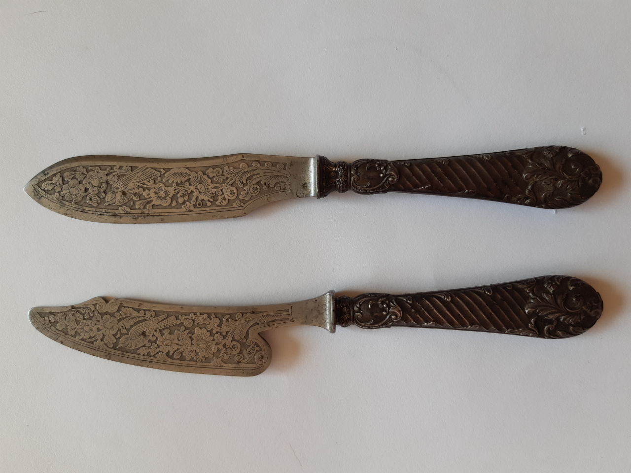 Столовое серебро: Ножи десертные. Серебро.Франция. 19 век.