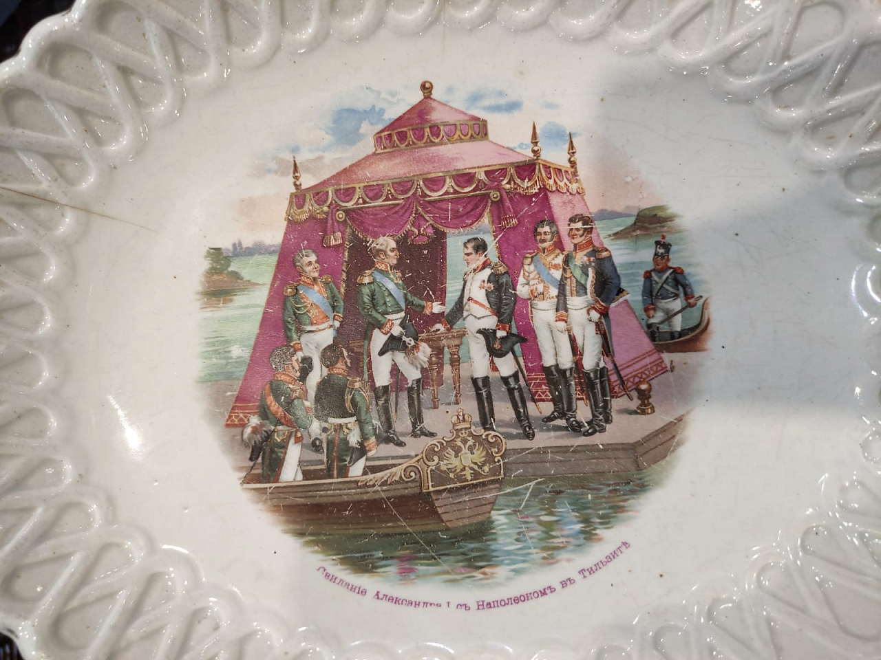 фарфоровое блюдо Свидание Александра 1 с Наполеоном в Тильзите, фарфор Кузнецова, царская  фото 2