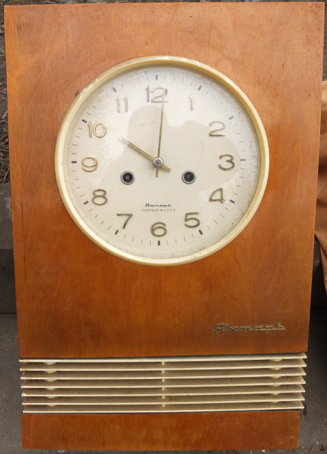 часы настенные Янтарь, в деревянном корпусе