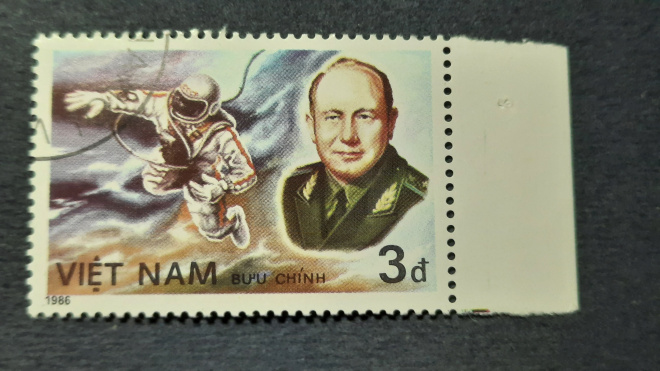 Марка 3 d 1986 г. почты Вьетнама" Космонавтика"