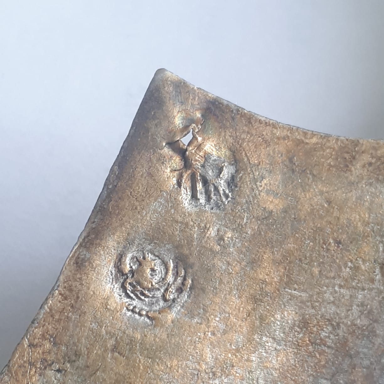 Венец на икону Богоматери старинный серебряный 17 века фото 5