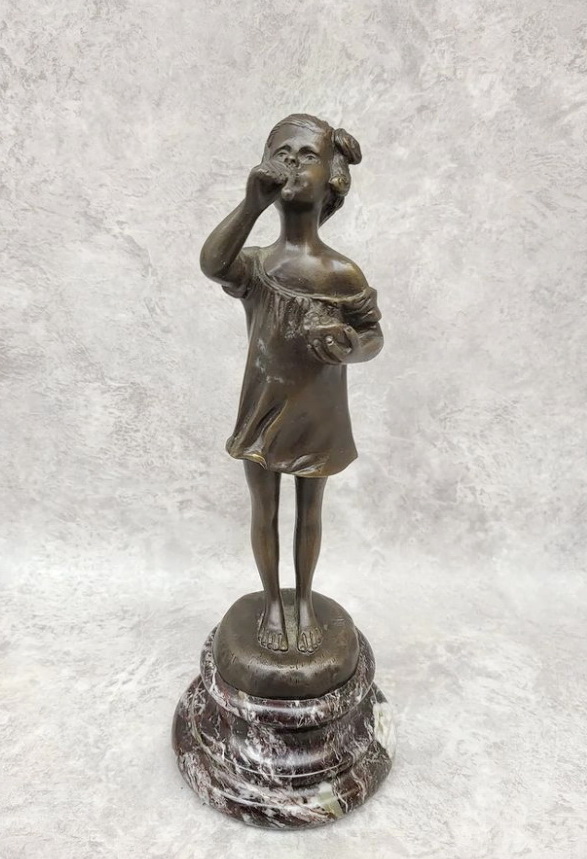 бронзовая статуэтка Девочка и мыльные пузыри