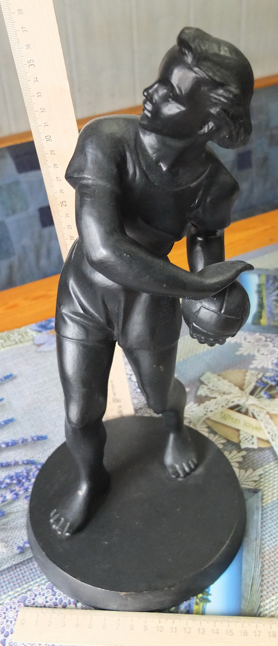 чугунная статуэтка каслинская Волейболистка, Касли фото 2