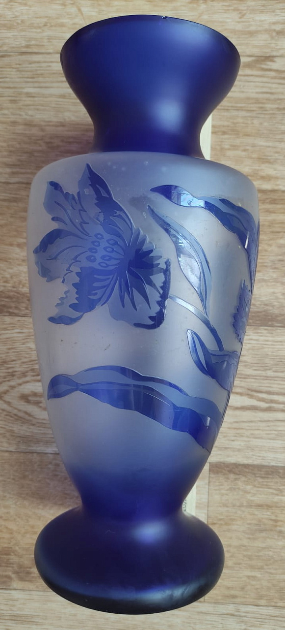 ваза синее стекло Цветы, СССР, старая, высота 30 см фото 3