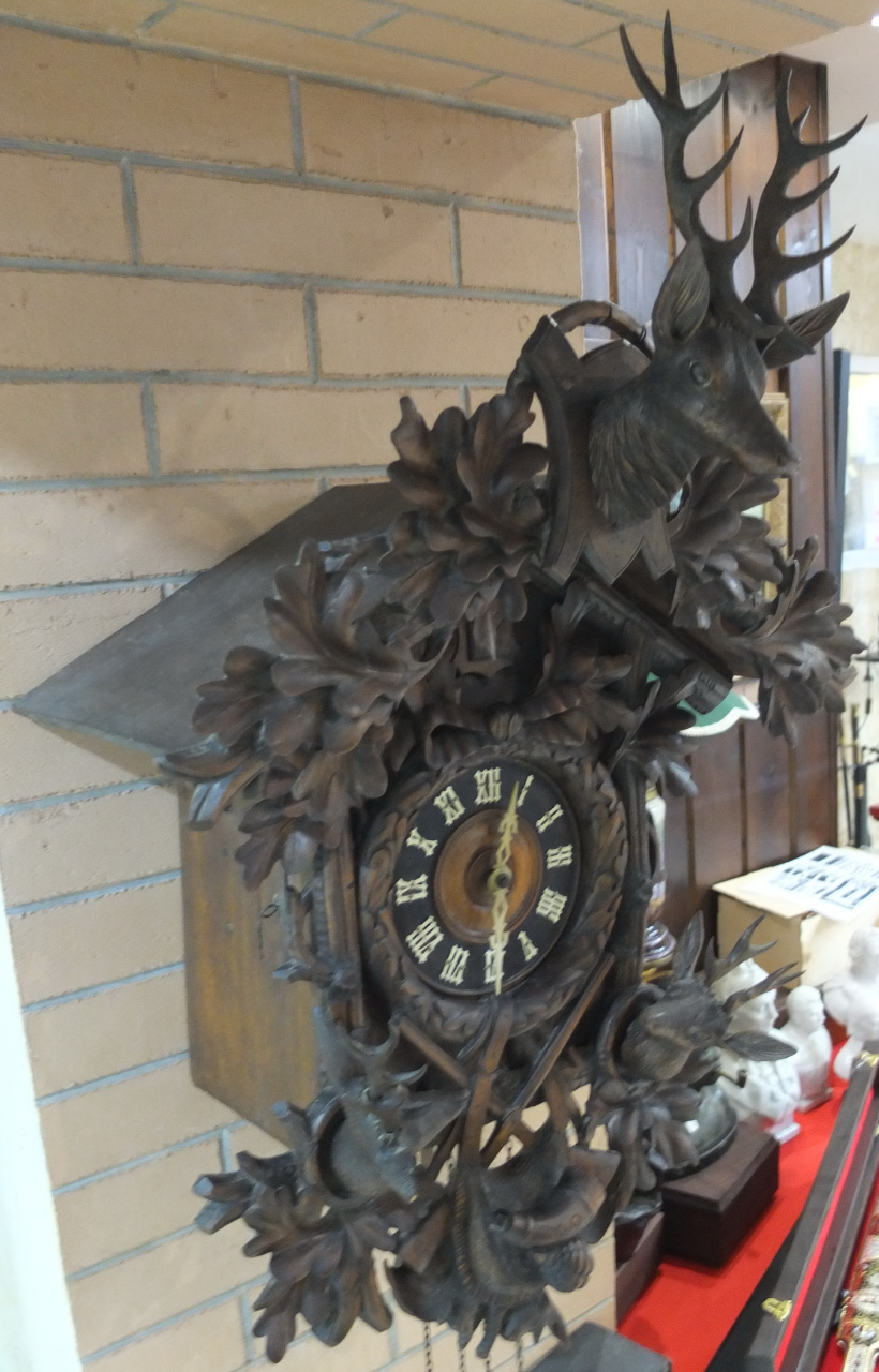 часы охотничья тематика настенные в деревянном корпусе, старинные,  рабочие, Европа