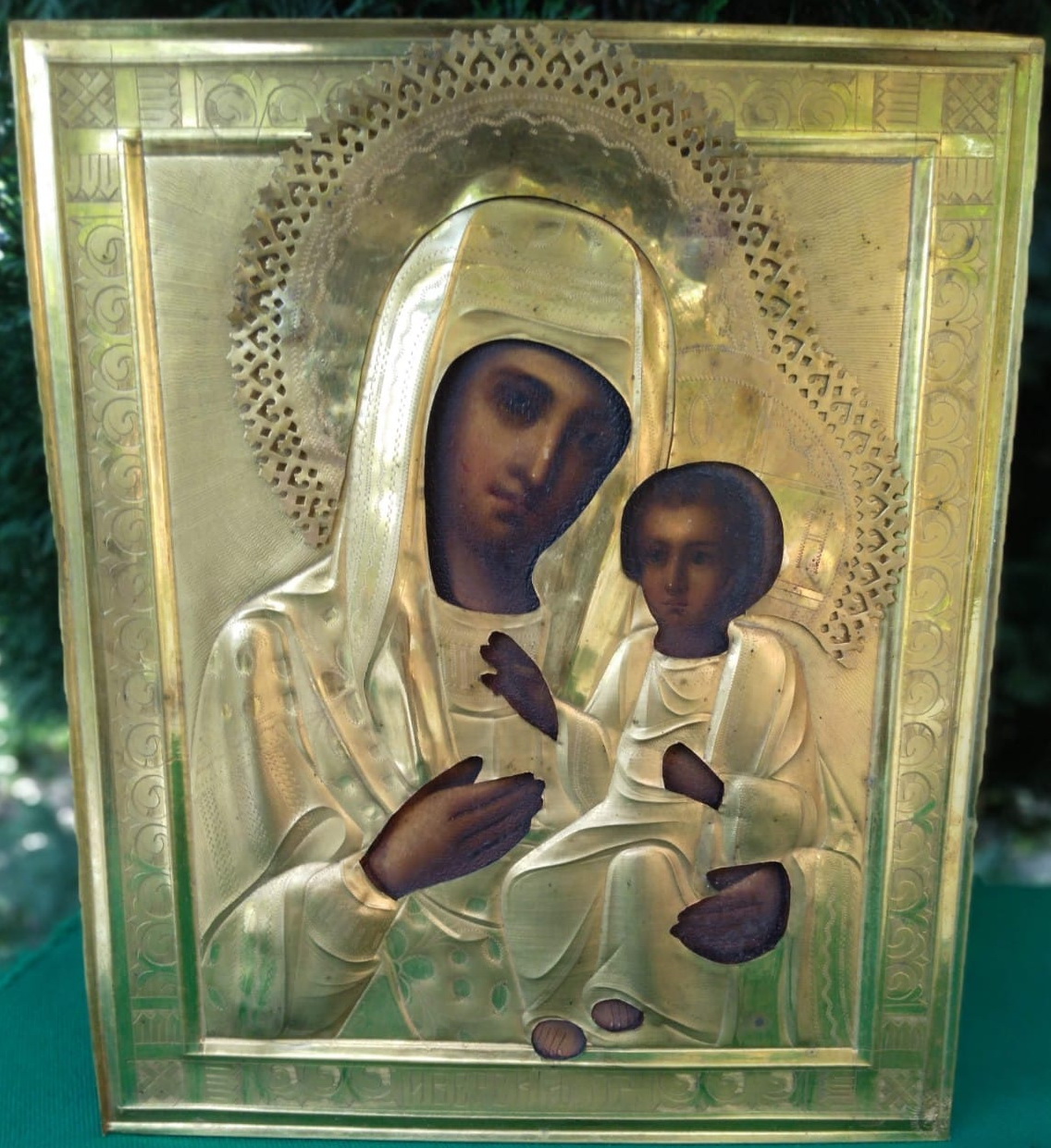 икона Тихвинская,латунный оклад, клеймо Санкт-Петербург, 19 в фото 6