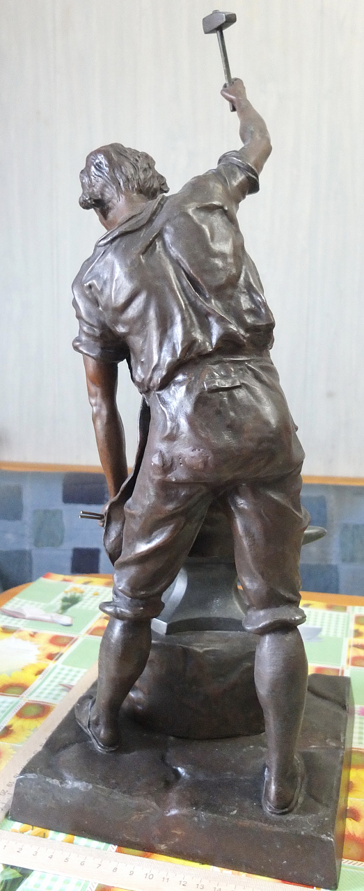бронзовая скульптура Кузнец, высота 65 см, старая фото 4