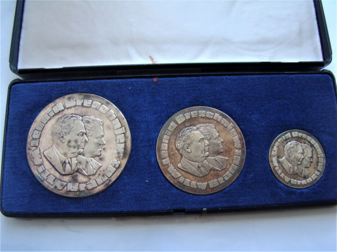 Набор из трёх серебряных медалей 1973 года "Визит из Москвы". Встреча Л.И. Брежнева и Вилл