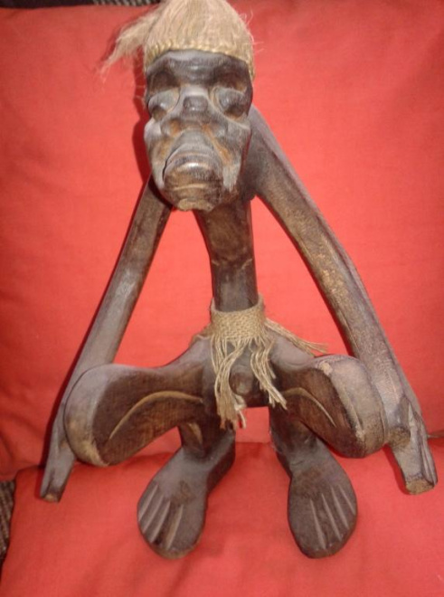 Статуэтка деревянная из Африки 30 см