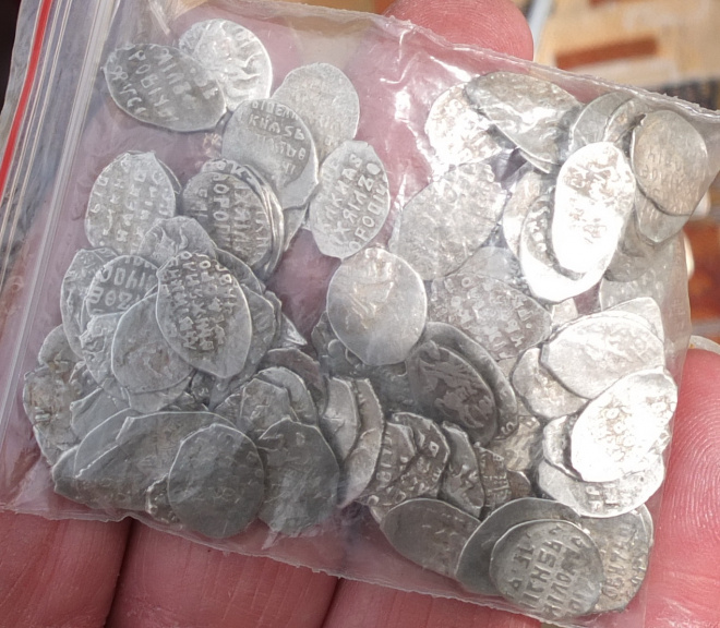серебряные монеты чешуя 17 века