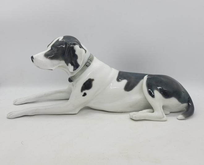 фарфоровая статуэтка Собака домашняя в чёрных пятнах