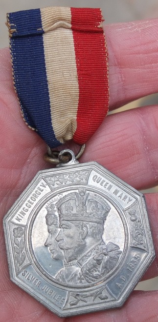 английская медаль Серебряный юбилей женитьбы короля Георга 5го 1935 год