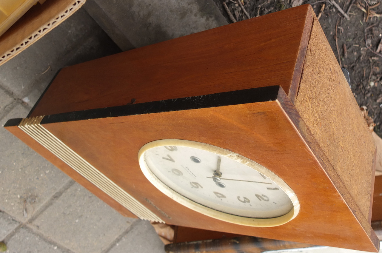 часы настенные Янтарь, в деревянном корпусе фото 4