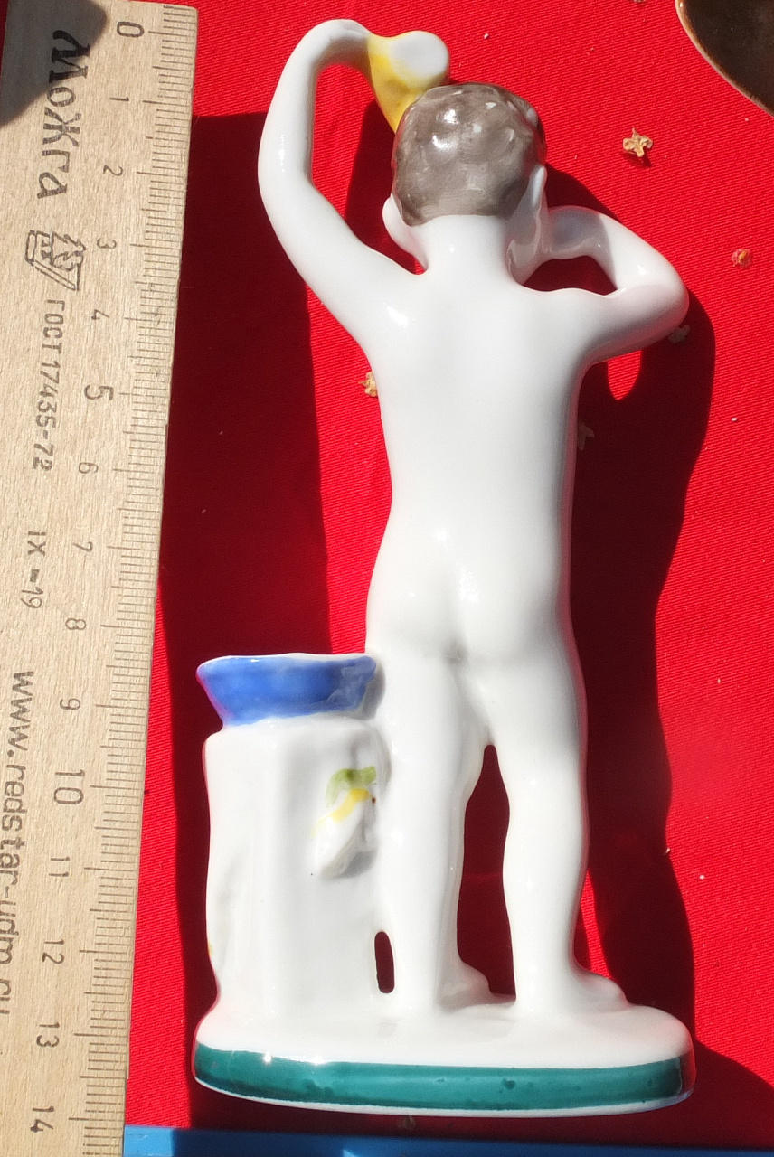 фарфоровая статуэтка Мальчик с кружкой, фарфор ЛФЗ фото 2