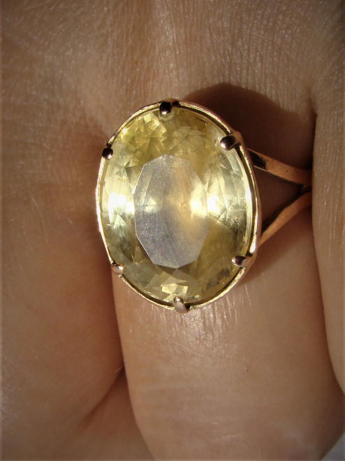 Золотое кольцо с золотым природным сапфиром, гем. заключение.