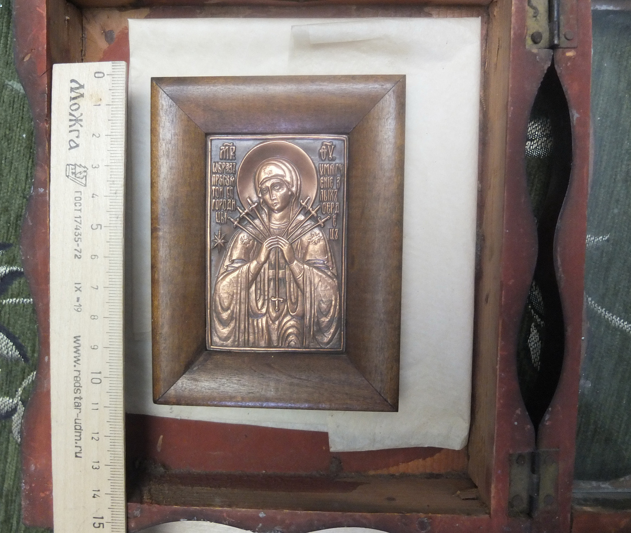меднолитая икона Божия Матерь Умягчение Злых сердец в старинном киоте фото 8