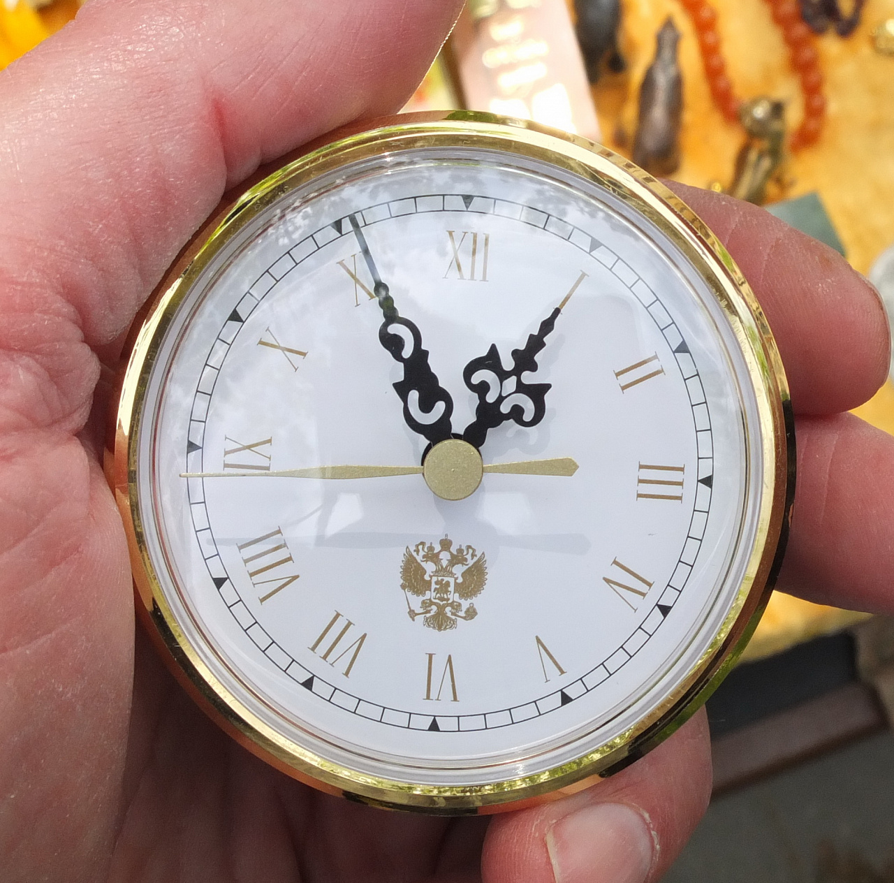 часы настольные в фарфоровом корпусе в форме знамён фото 5