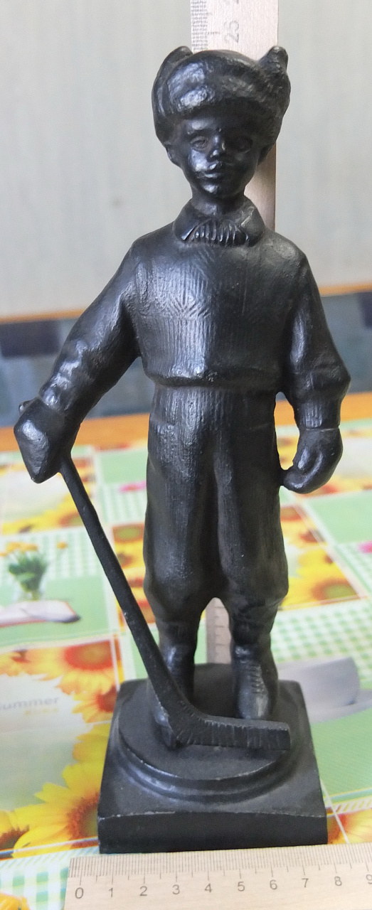 чугунная статуэтка Юный Хоккеист, Куса, 1967 год фото 5