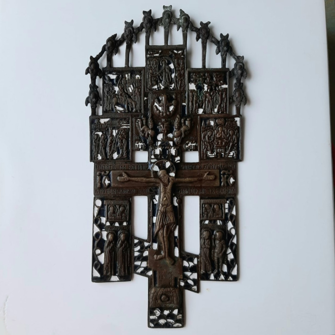 Старинный меднолитой крест-распятие с эмалями 19 век