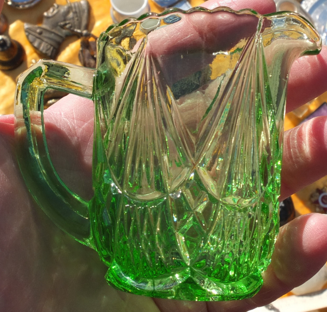 стеклянный сливочник, урановое стекло царская Россия