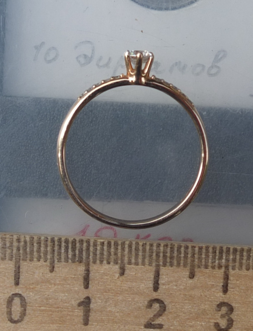 женское золотое кольцо с якутскими бриллиантами, размер 19