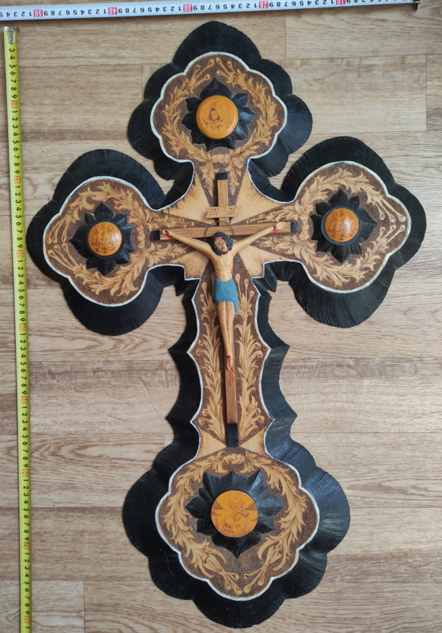 деревянный крест распятие ,большой, ручная авторская работа