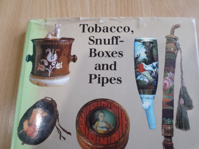 Книга о табаке и трубках-Tobacco, snuff boxes and pipes Lutz Libert 